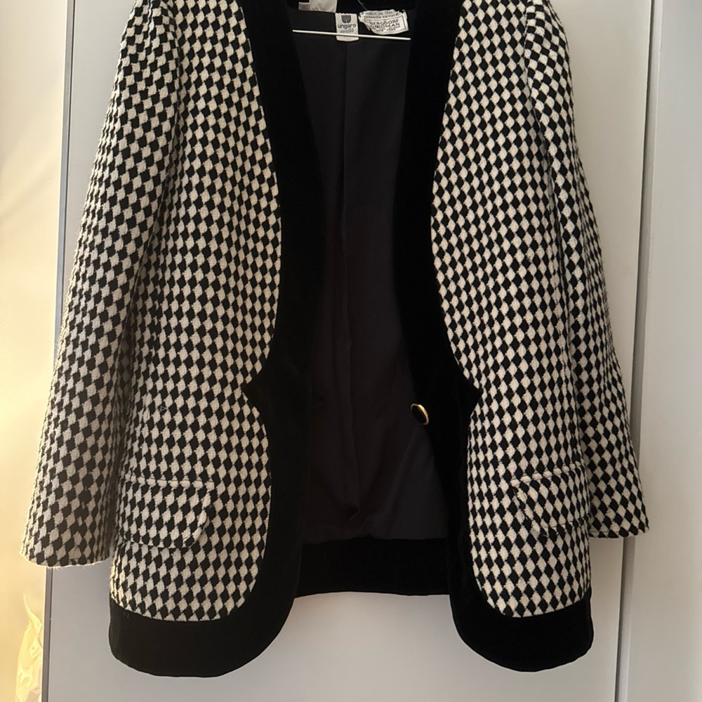 Ungaro Paris wool and velvet harlequin houndstooth jacket
Made in Italy
Size 12 - Picture 6 of 8